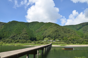 日本の田舎の原風景のような高瀬沈下橋