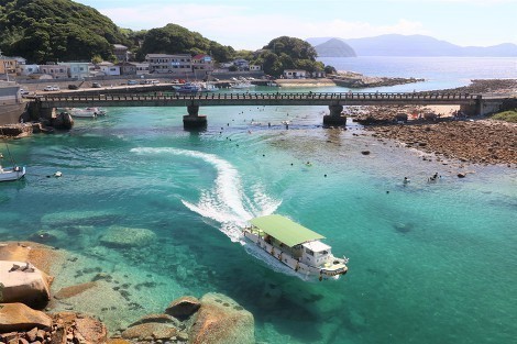 透明の海・柏島 分厚いガラスの上を行くような不思議なクルーズ 透明の海・柏島 分厚いガラスの上を行くような不思議なクルーズ