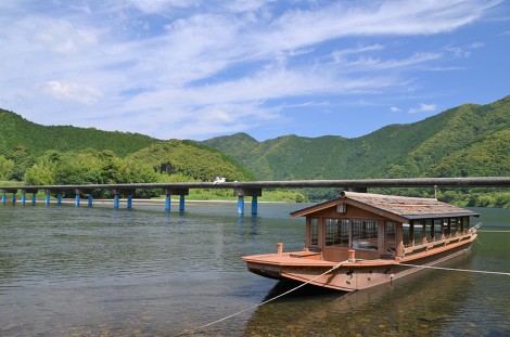 佐田沈下橋と屋形船