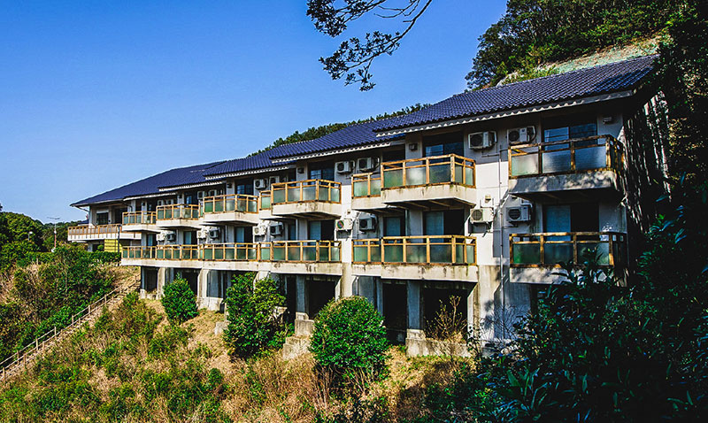 All rooms come with balconies offering a view of the ocean