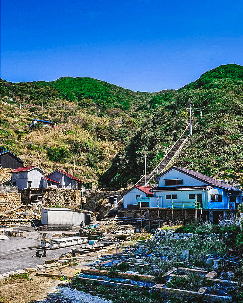 Both the inhabitants and the scenery are beautiful.